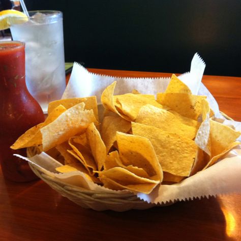 Chips Salsa, Chips And Salsa, Food Board, Yes Please, Reference Images, Snack Recipes, Dessert Recipes, Chips, Dessert