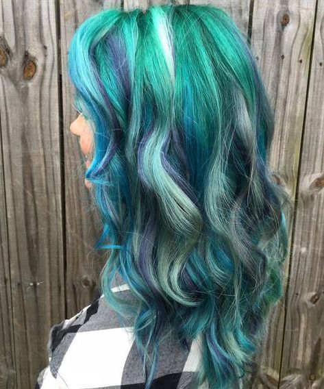 20 Fresh Teal Hair Color Ideas for Blondes and Brunettes Teal Hair Color Ideas, Color On Dark Hair, Teal Hair Highlights, Teal Hair Dye, Teal Ombre Hair, Teal Hair Color, Blue Hair Highlights, Blonde Dye, Peacock Hair