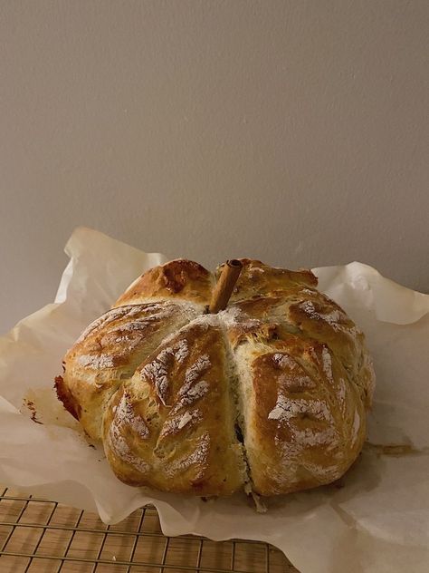 Loaf Of Bread Aesthetic, Bread Loaf Aesthetic, Homemade Bread Aesthetic, Pumpkin Bread Aesthetic, Baking Bread Aesthetic, Pumpkin Shaped Bread, Pretty Bread, Scoring Bread, Artesian Bread