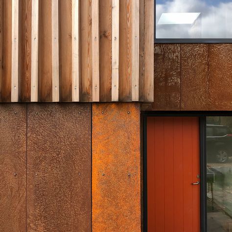 Corten Facade, Corten Steel Facade, Timber Home Exterior, Cor Ten Steel, Steel Architecture, Steel Cladding, Steel Siding, Timber Architecture, House Cladding