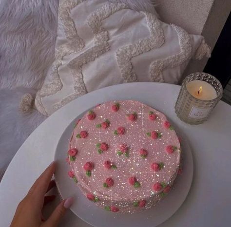 Sparkly Aesthetic, Aesthetic Glitter, Cake Aesthetic, Food Dessert, Aesthetic Food, Dessert Recipes, Birthday Cake, Sparkle, Dessert