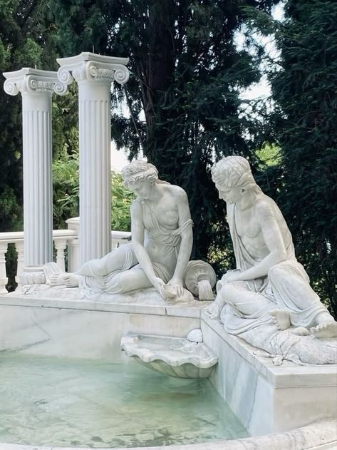 Greek Architecture Homes, Greek Statue Decor, Greek Mansion, Ancient Greek Garden, Greek Castle, Greek Garden, Roman Statue, Garden Statues, Ancient Greece