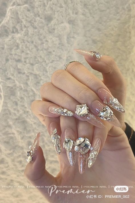 Korean Diamond Nails, Simple Nails With Charms, Korean Bling Nails, Korean Nails Rhinestones, Douyin Charm Nails, Chinese Nail Art, Douyin Nails Rhinestones, Douyin Diamond Nails, Douyin Nails With Pearls