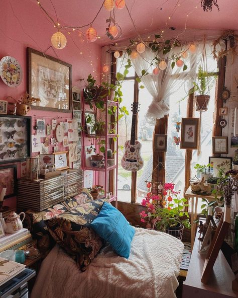 Mushroom Aesthetic Room, Painting Mushrooms, Comfy Rooms, Room Decor Hippie, Bedroom Sheets, Hippy Bedroom, Hippie Bedroom Decor, Mushroom Aesthetic, Witchy Room