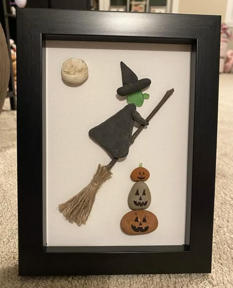 Sea Glass Tribe | Facebook Diy Beach Glass Crafts, Sea Glass Halloween, Sea Glass Ideas Projects, Halloween Glass Art, Fall Sea Glass Art, Halloween Sea Glass Art, Beach Glass Pictures, Halloween Pebble Art, Sea Glass Pictures Ideas