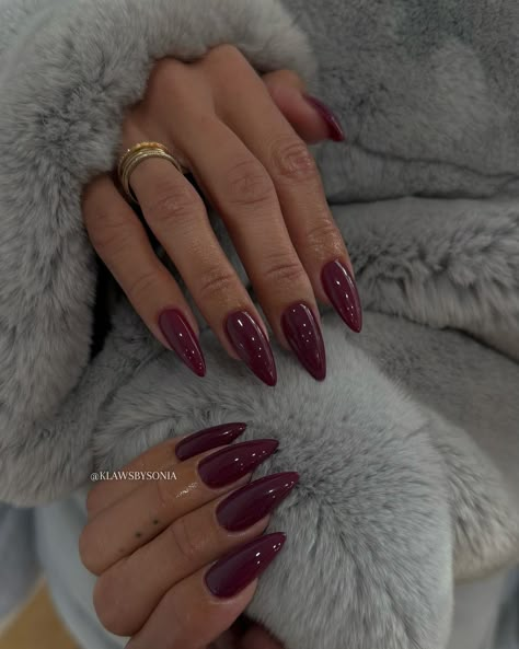 Sonia Sanchez | GelX Nail Artist | 818 San Fernando Valley | New client alert🤍✨ . . . . . . @apresnailofficial almond short #klawsbysonia #apres #apresgelx #gelxnails #gelx #apresnailofficial... | Instagram Rings Coquette, Winter Nails Burgundy, Nails Wine Red, French Stiletto Nails, Cherry Red Nails, Ig Nails, Purple Chrome Nails, Red Chrome Nails, Coquette Heart