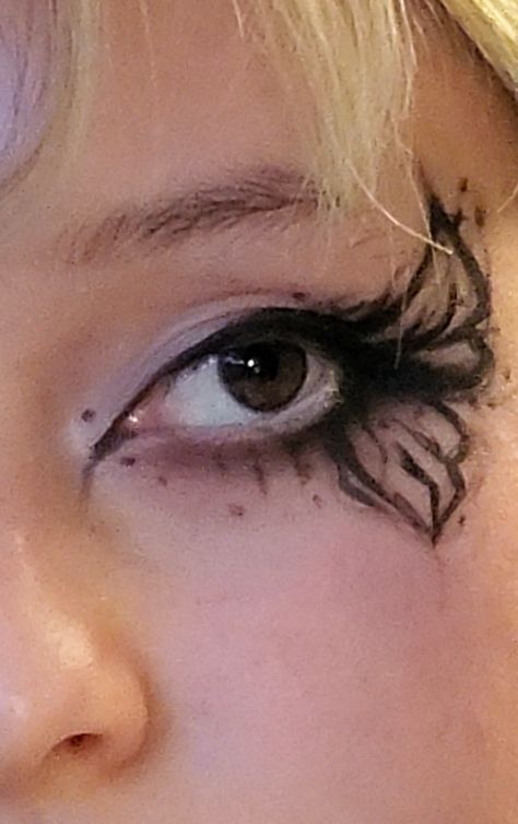 Moth Face Makeup, Fairy Wing Eye Makeup, Butterfly Wings Makeup, Moth Makeup Eyes, Butterfly Eyeliner Hooded Eyes, Fairy Wings Makeup, Moth Eye Makeup, Butterfly Wing Makeup, Fairy Wing Eyeliner