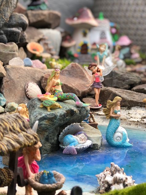 Mermaid House Underwater, Mermaid Dollhouse, Garden Science, Beach Terrarium, Mermaid House, Mermaid Garden, Mermaid Room Decor, Science Area, Fairy Things