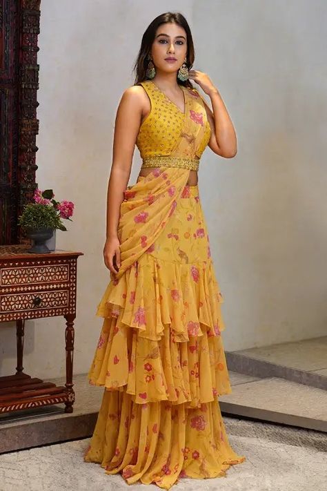 Saree Lehenga Design, Haldi Function Dress, Stylish Lehenga, Saree For Wedding, Haldi Ceremony Outfit, Haldi Dress, Lehenga Style Saree, Haldi Outfits, Lehenga Design