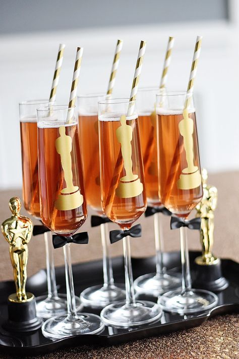 Oscars Birthday Party Theme, Hollywood Inspired Party, Oscar’s Party, Oscar Themed Party Decoration, Oscar Award Aesthetic, Award Show Party, Oscar Statue, Ucf Graduation, Oscars Theme Party