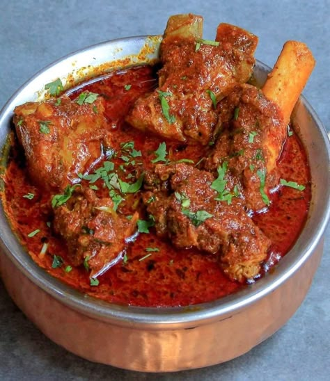 Mutton Thali, Non Veg Thali, Chicken Kadai, Somali Recipe, Chicken Kadai Recipe, Mutton Gravy, Lamb Shank Recipe, Plating Ideas, Hotel Ideas