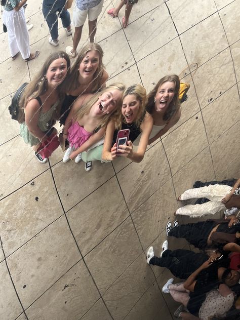 Chicago Spring Break, Chicago With Friends, Chicago Aesthetic Summer, Chicago Summer Aesthetic, Chicago Bean Pictures, College Pic, The Bean Chicago, San Francisco Summer, Chicago Bean