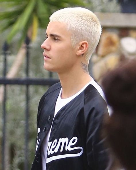 Justin Bieber Haircut, Bieber Haircut, Justin Bieber Blonde, Buzz Cut For Men, Buzz Haircut, Justin Bieber Style, Makeup Hacks Beauty Secrets, Justin Bieber Photos, Justin Beiber