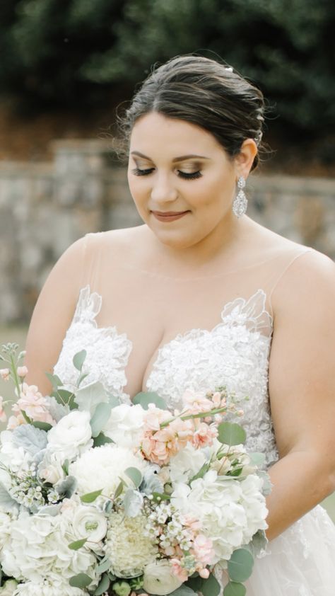 Makeup by @pemberleyblush on Instagram #weddingmakeup #bridalmakeup #dramaticmakeup #bridemakeup #makeup #bride Vintage Wedding Makeup, Wedding Makeup Vintage, Wedding Makeup Bride, Makeup Bride, Plus Size Bride, Dramatic Makeup, Plus Size Vintage, Bride Makeup, Plus Size Wedding