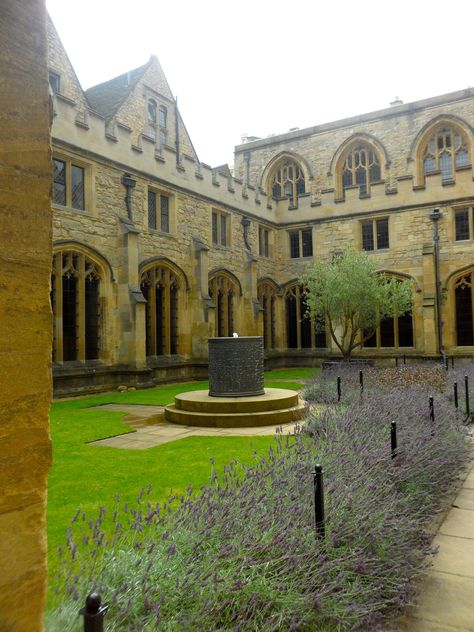 Christchurch Cathedral at Christchurch College, Oxford (August 2012) Christchurch Cathedral, Gothic Revival Architecture, Victorian Buildings, Ideal World, Greek Revival, Christchurch, Hudson Valley, Oxford, England