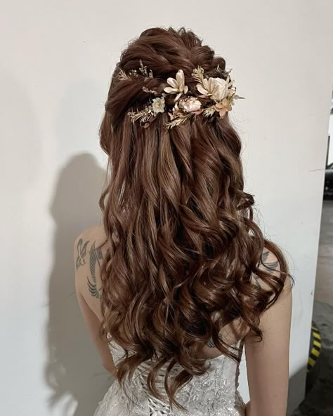 Pretty Wedding Hairstyles Gallery - davidreed.co Trendy Bridal Hairstyles, Hair For 2023, Pretty Wedding Hairstyles, Simple Hairstyle For Saree, Wedding Ponytail Hairstyles, Easy Wedding Guest Hairstyles, Hair Style On Saree, Engagement Hairstyles, Wedding Hairstyles Medium Length