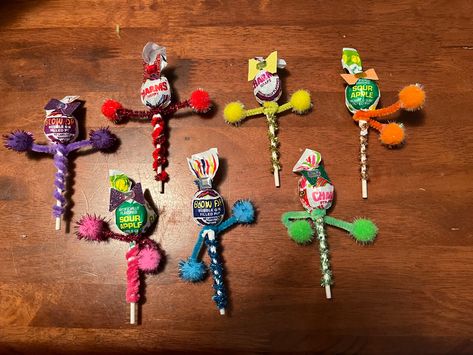 Blow pops
Pipe cleaners
Pom poms
And craft paper Homecoming Treats For Cheerleaders, Cheerleading Snacks Team Mom Cute Ideas, Cheer Gifts For Team Goody Bags Candy, Snacks For Cheerleaders, Cheer Lollipops, Cheer Snack Ideas, Cheerleader Lollipops, Cheerleader Snacks, Cheerleader Candy Gifts