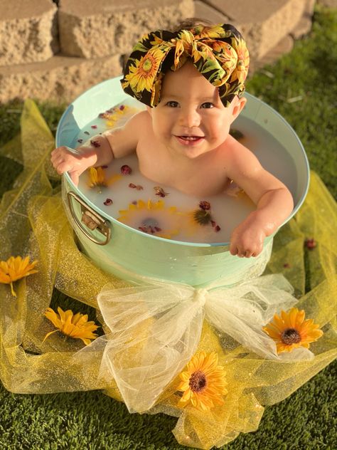 One Year Sunflower Photoshoot, Sunflower Milestone Pictures, Sunflower Milk Bath, Sunflower One Year Old Pictures, Sunflower First Birthday Girl, Sunflower One Year Old Party, Bee And Sunflower First Birthday, Sunflower Milk, Sunflower First Birthday