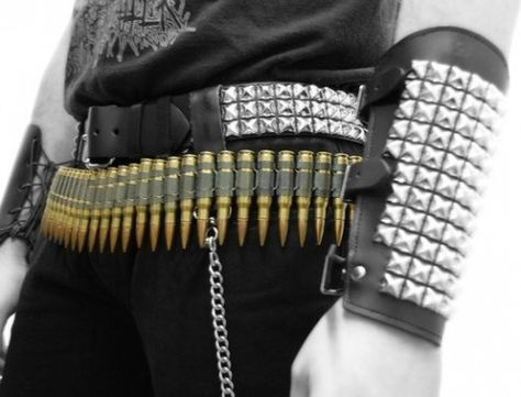 Boston sucks. http://www.metalsucks.net/2012/06/06/bullet-belt-wearing-metalhead-shuts-down-bostons-subway/ Thrash Aesthetic, Metalhead Aesthetic, Metal Pictures, Metalhead Fashion, Bullet Belt, Cosplay Idea, Stage Clothes, Heavy Metal Fashion, Crust Punk