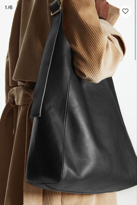 Cos Bags, Tote Bag Outfit, Winter Wishlist, Uni Bag, Aesthetic Bags, Black Leather Tote Bag, Tote Bag Black, Black Leather Tote, Black Leather Bags