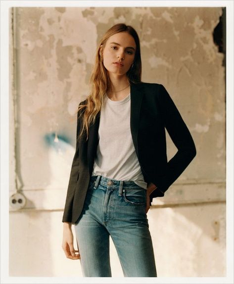 Quentin De Briey, Tilda Lindstam, French Girl Aesthetic, Camille Rowe, Capsule Wardrobe Work, Capsule Wardrobe Essentials, Denim Projects, Feminine Dress, Rag And Bone