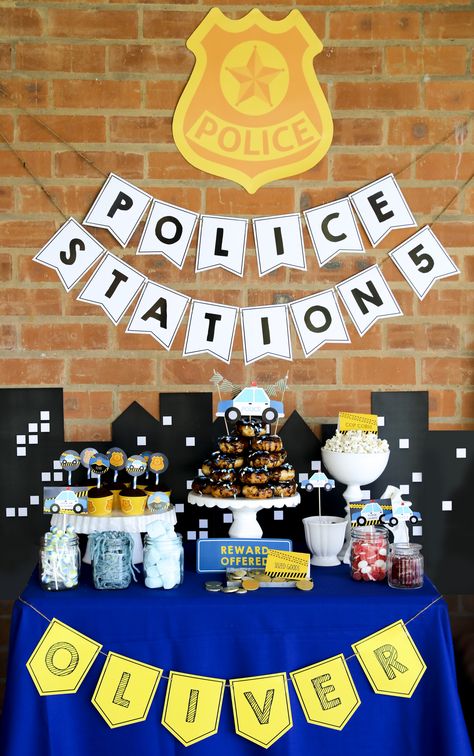 Policeman Party ideas for a boys party so fun it's criminal! Police Birthday Party Ideas Decoration, Policeman Birthday Party, Police Party Decorations, Policeman Party, Police Officer Party, Police Themed Birthday Party, Police Academy Graduation Party, Officer Party, Police Theme Party