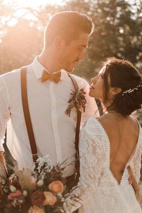 wild love photography christine pegany styled summer elopement wedding enchanted rock austin texas 041 Enchanted Rock, Chic Vintage Brides, Wedding Portrait Poses, Wedding Picture Poses, Wedding Photography Styles, Wedding Couple Poses, Wedding Photos Poses, Wedding Photography Poses, Wedding Shots