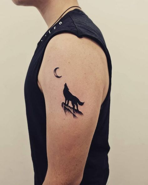 Simple Wolf Tattoo, Wolf Pack Tattoo, Howling Wolf Tattoo, Lone Wolf Tattoo, Wolf Tattoo Back, Wolf Tattoo Ideas, Small Wolf Tattoo, Wolf Tattoos Men, Wolf Tattoo Sleeve