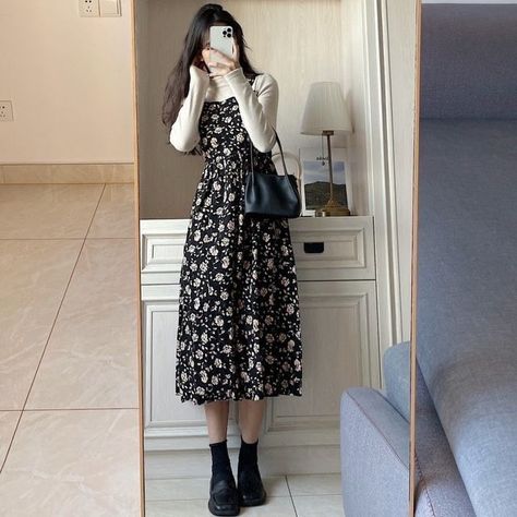 Korean Skirt Outfits, Long Dress Korean Style, Long Dress Korean, Modest Casual Outfits, Korean Outfit Street Styles, Dress T Shirt, Korean Casual Outfits, Modest Dresses Casual, Korean Fashion Dress