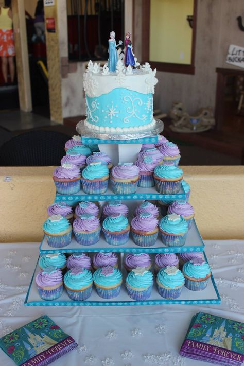 Frozen Party Cake Ideas, Frozen Cupcake Design, Elsa Birthday Cupcake Cake, Frozen Cake With Cupcakes, Frozen Birthday Party Cake Cupcakes, Anna And Elsa Cupcakes, Frozen Birthday Cake And Cupcakes, Frozen Birthday Cupcake Cake, Elsa 3rd Birthday Cake