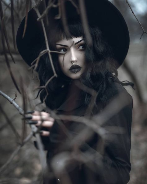 Dark Goth Photoshoot, Goth Senior Photos, Gothic Senior Pictures, Goth Photoshoot Ideas, Goth Botanical, Wednesday Photoshoot, Gothic Photoshoot Ideas, Jovana Mitrovic, Witchy Shoot