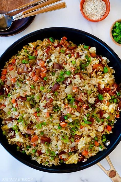 Bacon Fried Rice, Bacon Rice, Baked Onion Rings, Baked Onion, Fried Rice With Egg, Fried Rice Recipe Easy, Easy Meals For One, Stir Fry Rice, Bacon Fries