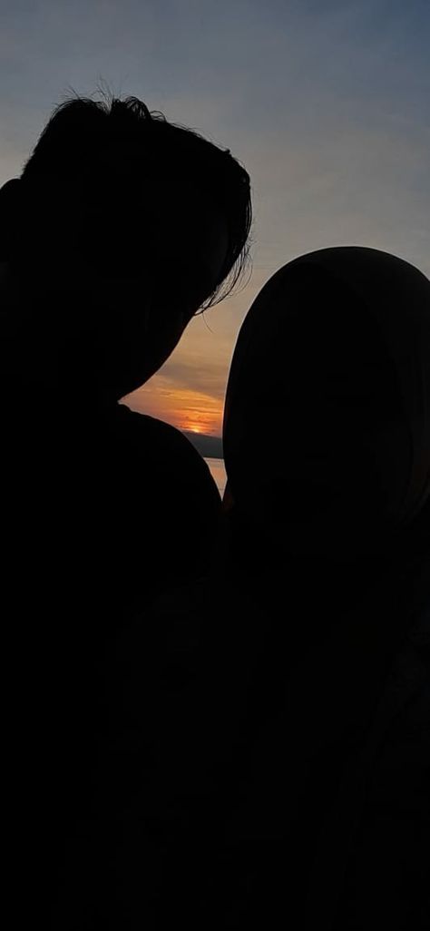 Couple Goal Hidden Face, Hide Face Couple Pic, Hijab Dpz, Trendy Outfits Indian, Outfits Indian, Views Video, Couple Pic, Instagram Emoji, Goals Pictures