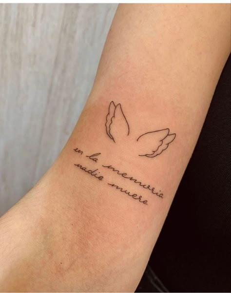 Abuelo Tattoo, Remembrance Tattoos, Petite Tattoos, Religious Tattoos, Tattoos Geometric, Wrist Tattoos For Women, Stylist Tattoos, Classy Tattoos, Thigh Tattoos Women