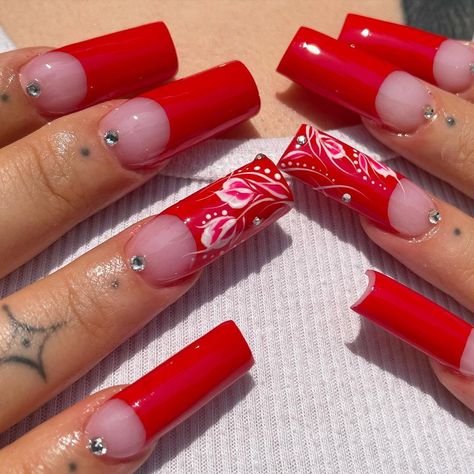 Tanya Hernandez on Instagram: “90’s French Tip 🌹 #nails #90snails #sculptedacrylic #acrylicnails #nailart #nailinspo #naildesigns #lanails #lanailtech #lanailartist…” Early 2000 Nails, Cutesy Nails, Nails Long Square, 90s Nails, Curved Nails, Spirit Art, Y2k Nails, Long Square Acrylic Nails, Nails Long