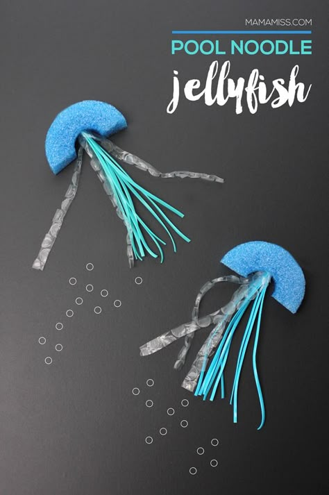 Pool Noodle Jellyfish - a fun summer craft!  | @mamamissblog Pool Noodle Fish Craft, Pool Noodle Sea Creatures, Pool Noodle Crafts For Kids, Pool Noodle Fish, Blue Noodles, Pool Noodle Ideas, Submerged Vbs, Noodle Ideas, Noodle Crafts