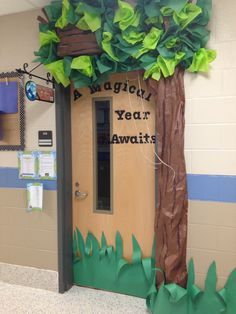 Forest ideas on Pinterest | Trees, Balloon Tree and Classroom Themes Fairy Tale Classroom Theme, Heartwood Hotel, Woodland Animals Classroom, Vetenskapliga Experiment, Forest Classroom, Classroom Tree, Jungle Theme Classroom, Paper Trees, Balloon Tree