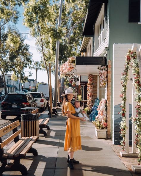 It’s no secret that Balboa Island is one of the most charming little islands in Orange County. But did you know that even at just .2 square miles, there are plenty of fun things to do on Balboa Island? When you put together Balboa Island, Balboa Peninsula, and the immediate surrounding areas, you have a […] Balboa Beach California, Balboa Peninsula California, California Beach Style, Balboa Island Newport Beach, Walkable Cities, Balboa Beach, Balboa Island, Pacific Highway, Marina Village