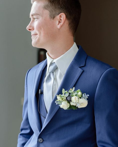 Something borrowed...something blue... Such a beautiful way for Cate & Sam to say “I Do” ✨💕 Venue: @thestablesonobee Photographer: @alexandrashafferphotography Flowers, Candles & Chandeliers: @gardenview_flowers Planner: @yourperfectday_aprilg Dress: @atlasbridalshop Hair: @blisssalonbg Catering: @eightyeightcatering_ Baker: @wixey_bakery DJ: @lifecelebrationsdj —— #gardenview #flowers #floraldesigner #toledoflorist #toledoflowers #toledoweddings #michiganwedding #pocketsquare #boutonniere Scottish Thistle Boutonniere, White And Blue Boutonniere, Blue And White Boutonniere, Pocket Square Boutonniere, Square Boutonniere, Thistle Boutonniere, Pocket Boutonniere, Blue Boutonniere, Dark Blue Wedding