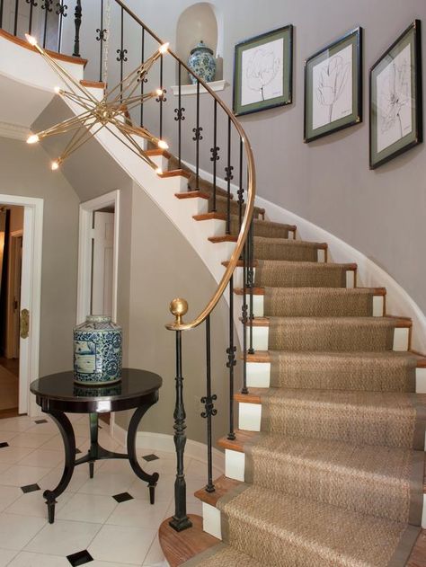 سلالم حلزونية, درابزين السلم, Luxury Stairs, Classic Carpet, Carpet Staircase, Staircase Runner, Transitional Exterior, Transitional Decor Bedroom, Aesthetic Interior Design