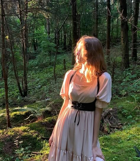 Estilo Hippy, Mode Hippie, Fairy Aesthetic, Cottagecore Aesthetic, Looks Vintage, Aesthetic Photo, Aesthetic Outfits, In The Woods, Graduation Dress