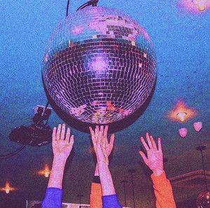 Retro Disco Aesthetic, Edm Playlist, Edm Aesthetic, Throwback Aesthetic, 1980s Aesthetic, Disco Aesthetic, Aesthetic Party, Disco Glam, Vintage Disco