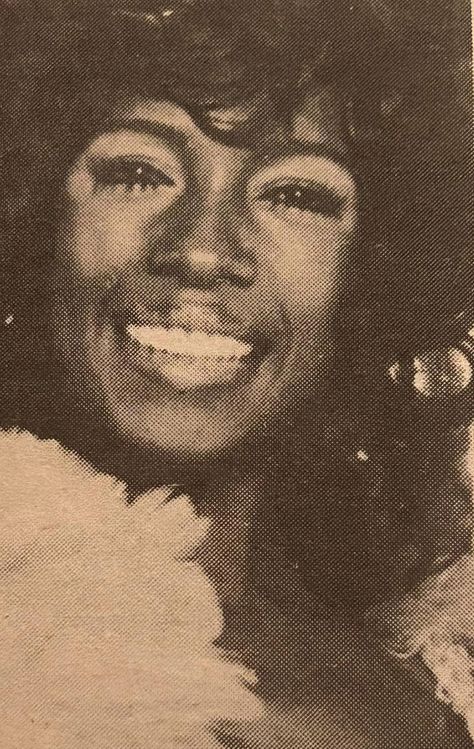 Mary Wilson in Japan with The Supremes in June 1973 Mary Swanson, Mary Wilson, The Supremes, Miss Mary, Vintage Illustrations, Photo Illustration, Senior Portraits, Vintage Illustration, Illustrations