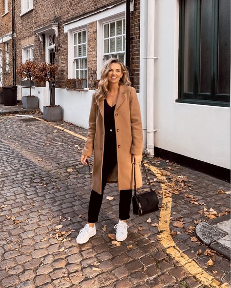 City Coat Outfit, Autumn Outfits In Australia, Australia Autumn Outfit, Camel Color Coat Outfit, Outfits With Camel Coat, Autumn Outfits Coat, Autumn Fashion 2024 Australia, Day Out Outfit Spring, Camel Long Coat Outfit