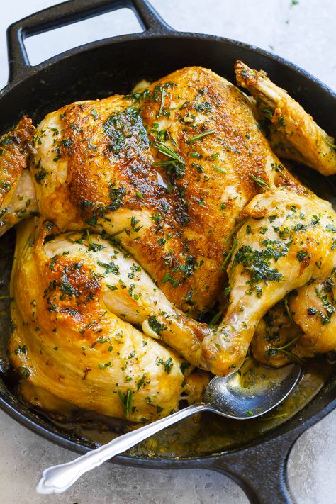 Roasted Garlic Butter SpatchCock Chicken - #chicken #recipe #eatwell101 - Crisp and juicy at the same time, this easy chicken dinner is so amazing - #recipe by #eatwell101® Chicken Crisps, Roast Chicken Recipe, Spatchcock Chicken, Tandoori Masala, Weekend Dinner, Garlic Butter Chicken, Dinner Chicken, Cast Iron Recipes, Interesting Recipes