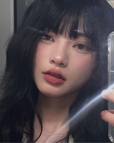 instagram;@lilililililico Natural Pretty, Medium Long Haircuts, Makeup Photo, Ethereal Makeup, Emo Makeup, Cute Makeup Looks, Uzzlang Girl, Asian Makeup, Long Hair Cuts