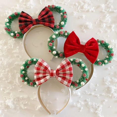 the daydream republic — Green Christmas Wreath Mouse Ears with Sugared Berries Diy Mickey Ears Headband, Diy Christmas Minnie Ears, Christmas Ears Disney, Christmas Mickey Ears Diy, Disney Ears Christmas, Christmas Minnie Ears, Diy Mouse Ears Headband, Disney Ears Diy, Diy Minnie Mouse Ears