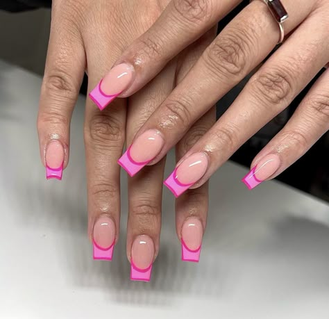 Pink Outline Acrylic Nails, Nail Ideas Acrylic French Tips, Pink French Tip Designs, Pink Tip Nails, Airbrush Nails, Simple Gel Nails, Girly Acrylic Nails, French Tip Acrylic Nails, Work Nails