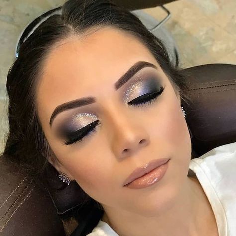 Wedding Makeup Navy Blue, Natural Navy Blue Eye Makeup, Blue Gown Makeup, Navy Blue Makeup Looks, Navy Blue Dress Makeup, Navy Eye Makeup, Navy Blue Eyeshadow, Black Wedding Makeup, Navy Blue Makeup