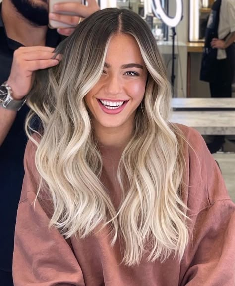 Blonde Hair With Dark Blonde Roots, Blond Hair Ideas Dark Roots, Blonde Hair Inspo Dark Roots, Dark To Light Balayage Blonde, Long Blonde Balayage Hair Dark Roots, Balayage Hair Blonde Brown Roots, Balayage For Dark Roots, Brown Rooted Blonde Hair Balayage, Blonde And Brown Bayalage